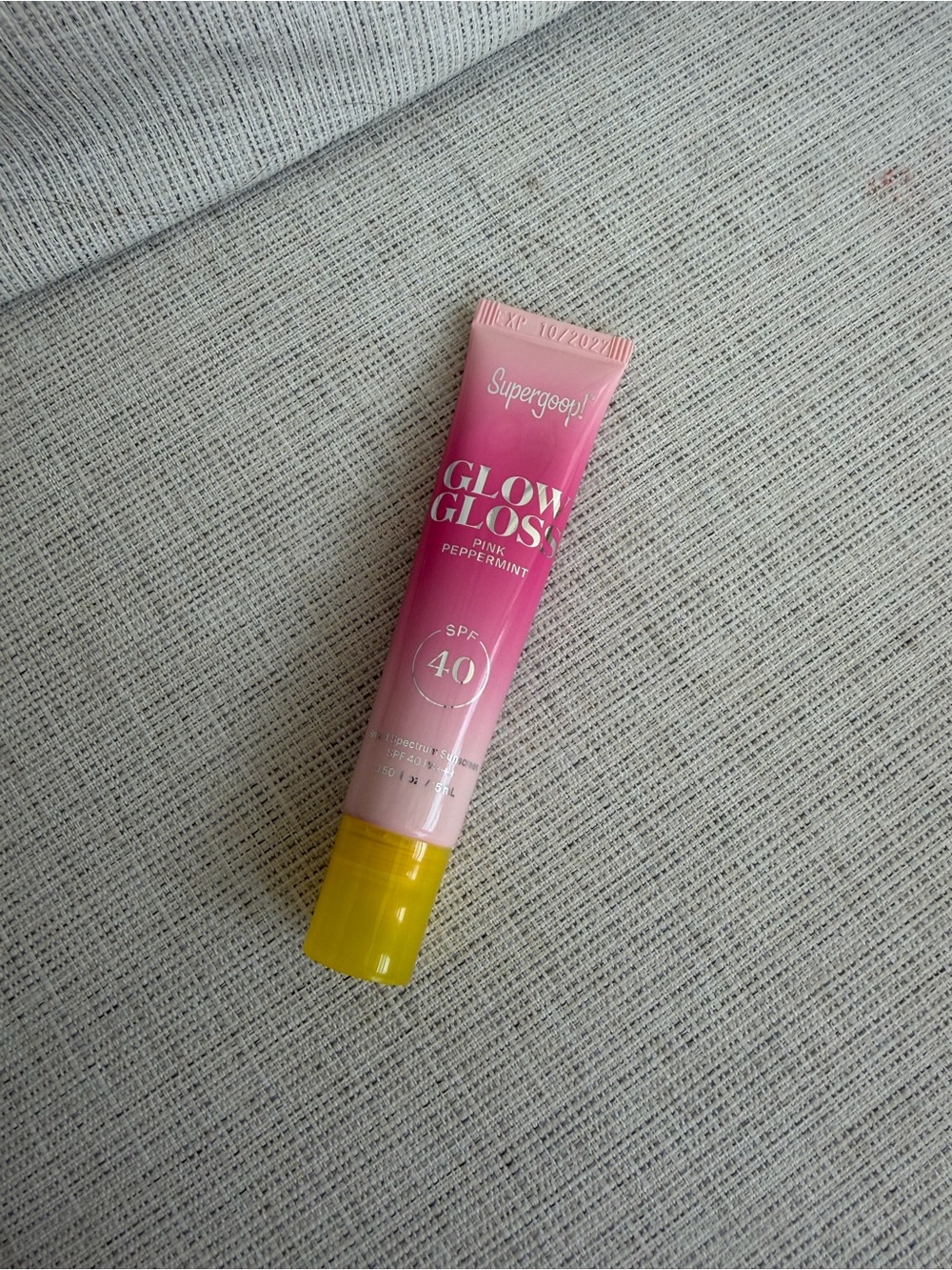 Supergoop Glow Gloss SPF 40 Lip Balm Pink Peppermint - Picture 2 of 4